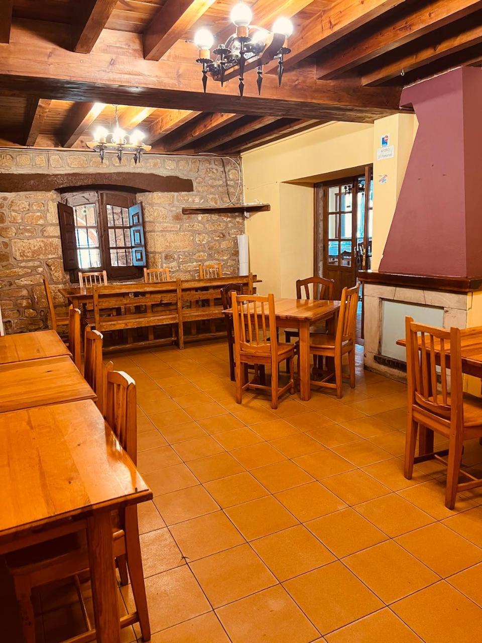 Albergue Pinares - La Casona De Revenga Регумьель-де-ла-Сьерра Экстерьер фото