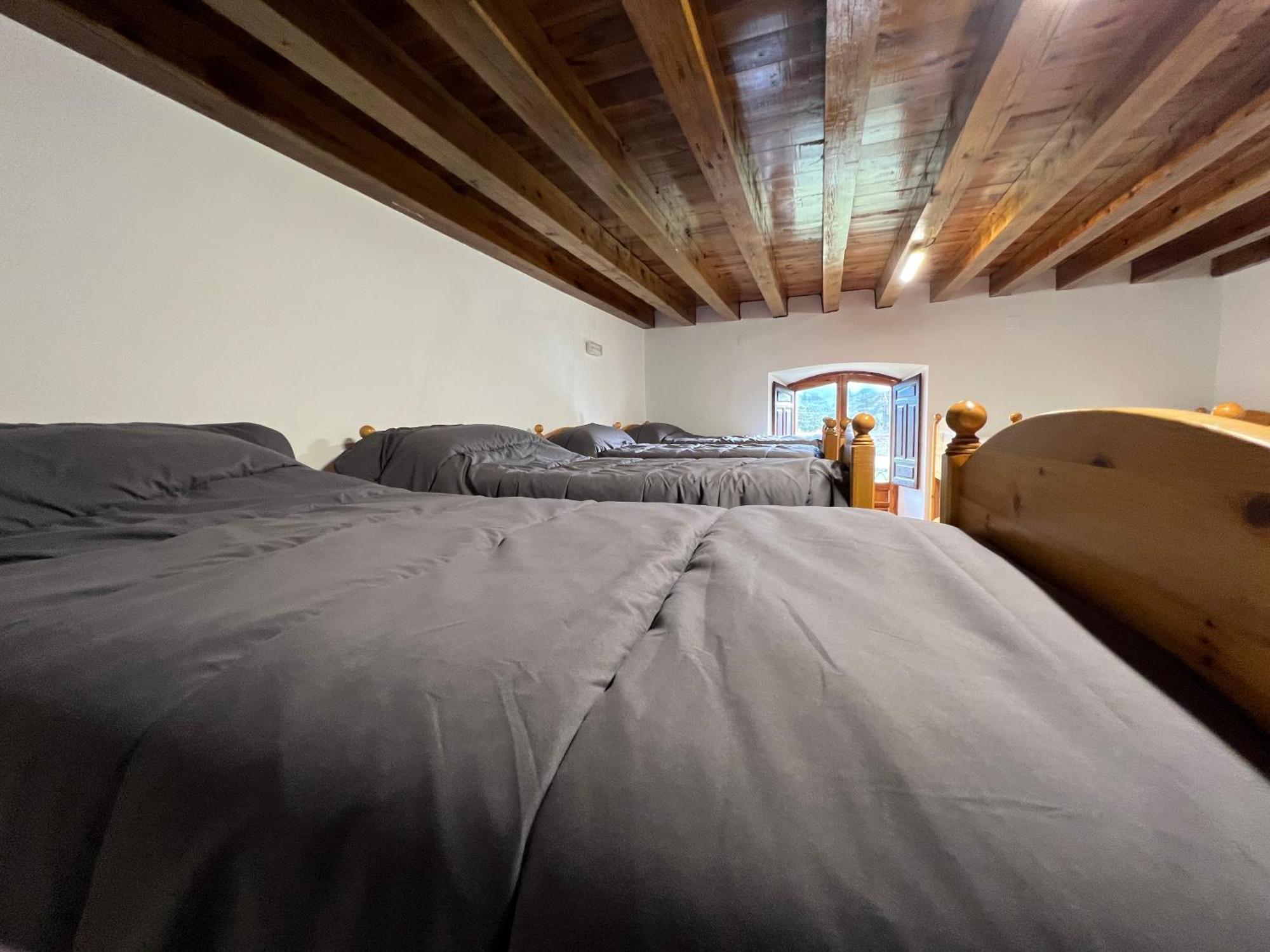Albergue Pinares - La Casona De Revenga Регумьель-де-ла-Сьерра Экстерьер фото