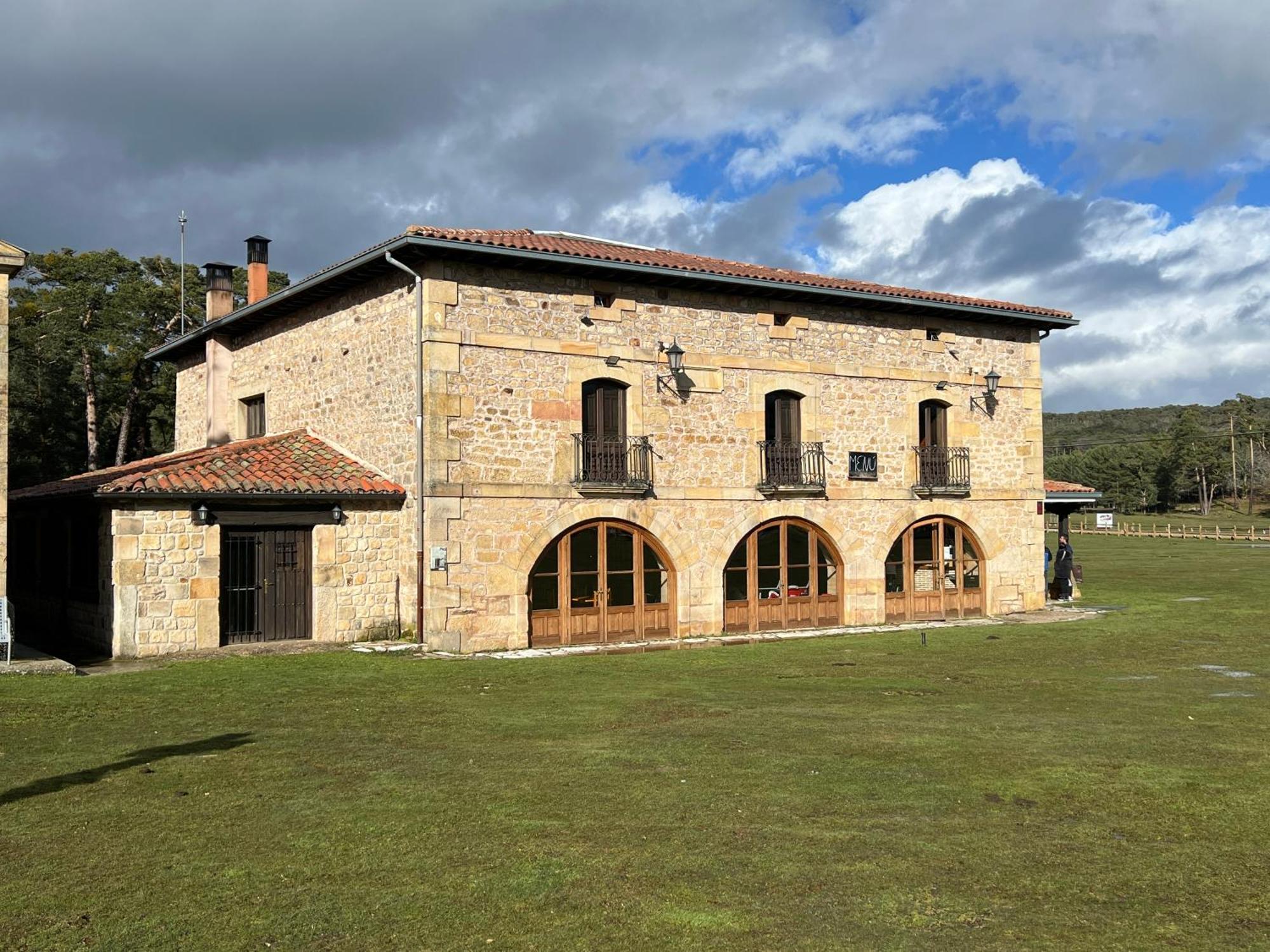 Albergue Pinares - La Casona De Revenga Регумьель-де-ла-Сьерра Экстерьер фото